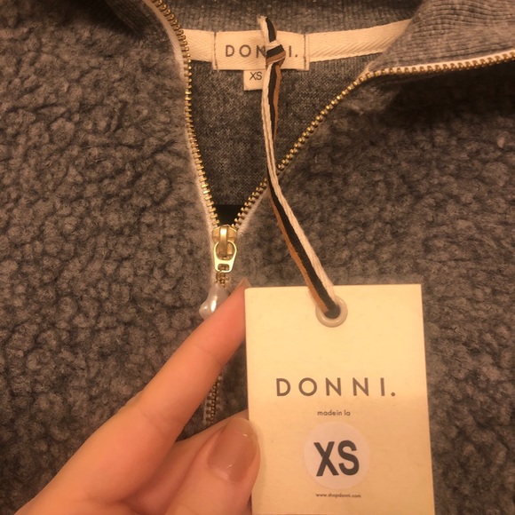 Donni grey sherpa with pearl zipper charm - Picture 5 of 5